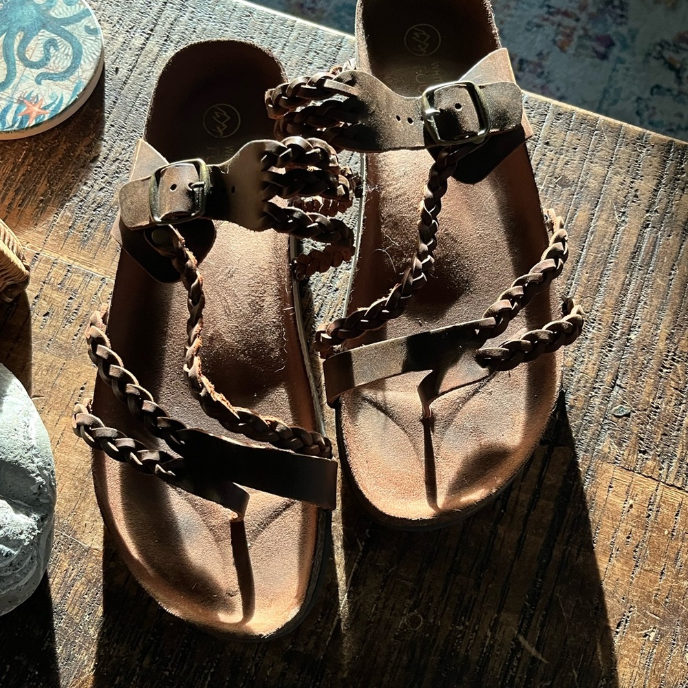 White Mountain Brown Sandals with Toe Loop and Stud Accents